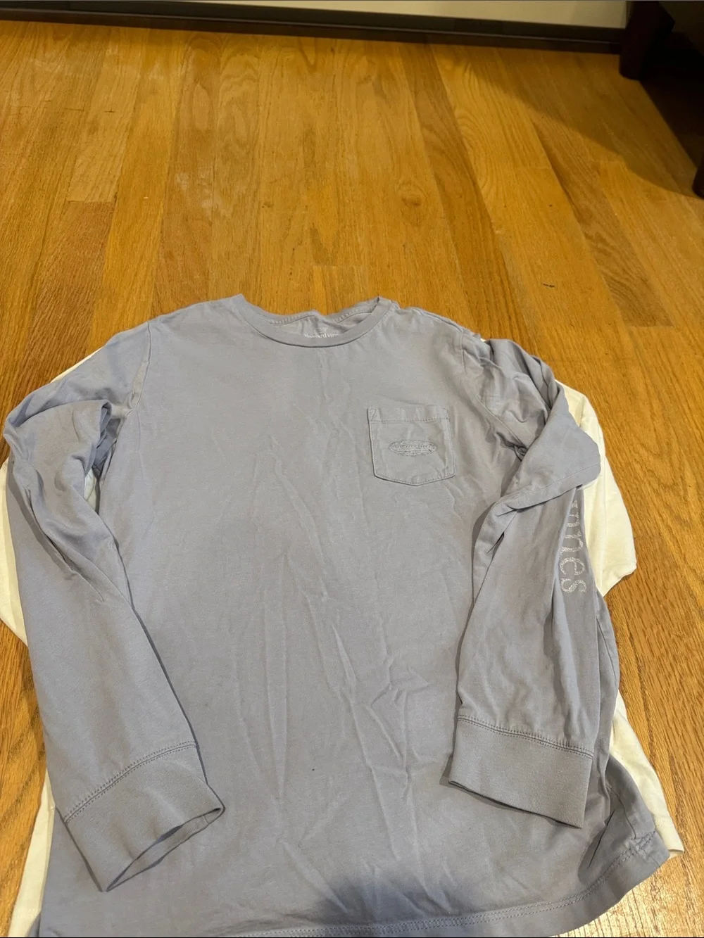 Vineyard Vines Kids Graphic long sleeve all medium.